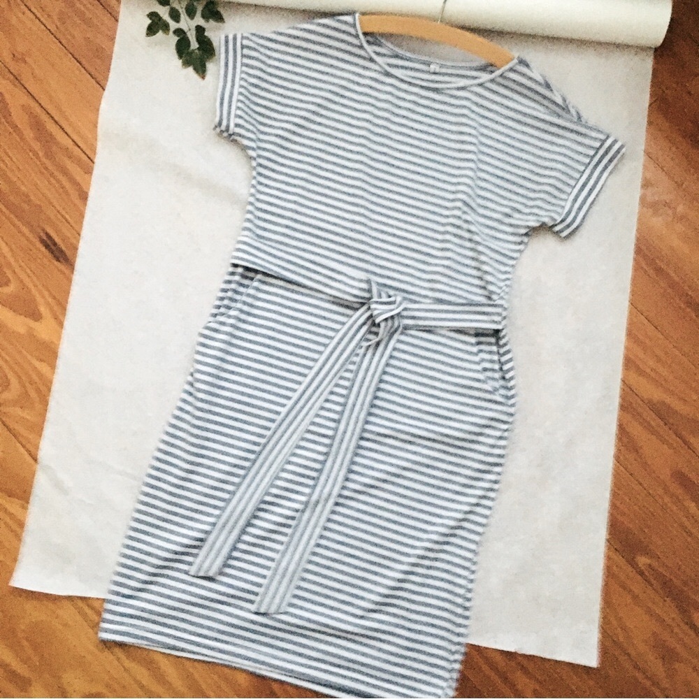 LP Gray White Horizontal Stripes Casual Knee Length Knit Dress Belted - Picture 2 of 8